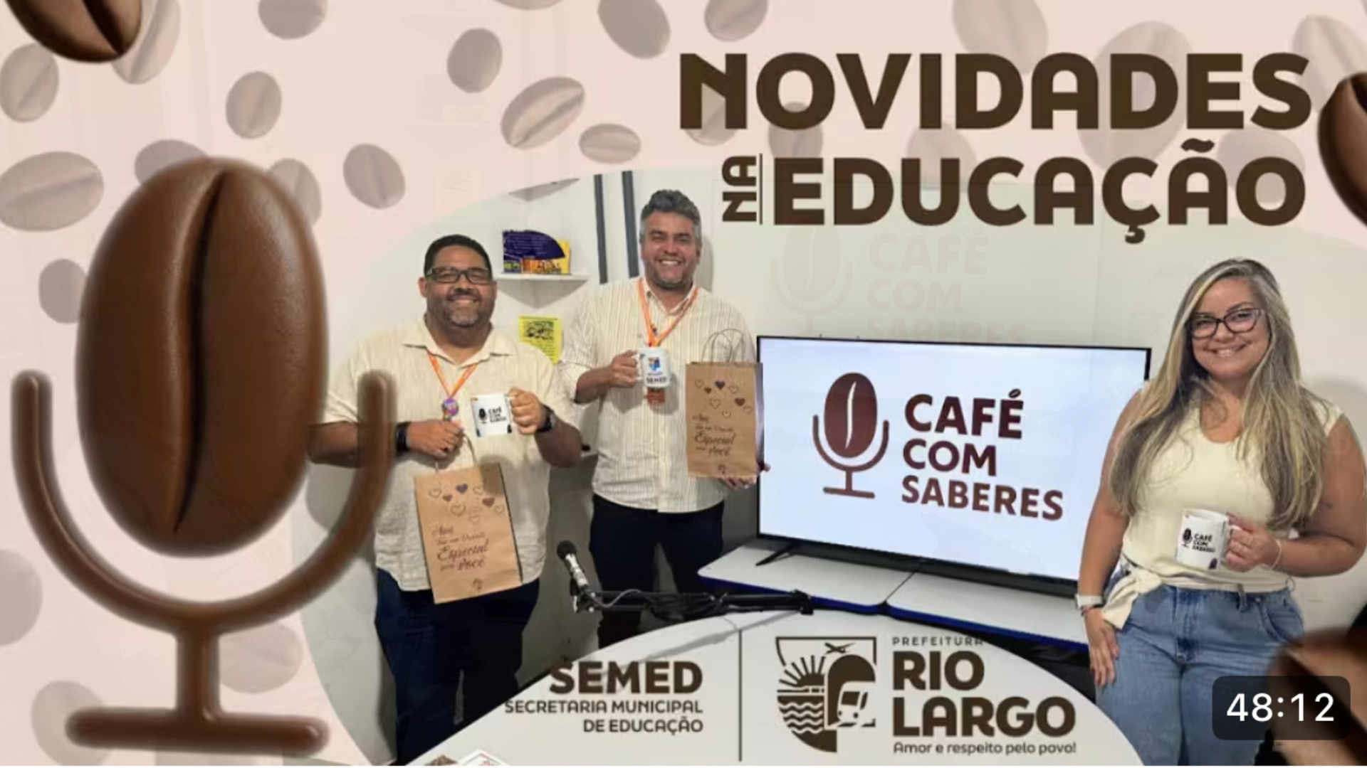 MesaCast Café com Saberes inspira projeto bilíngue com professor da rede municipal
